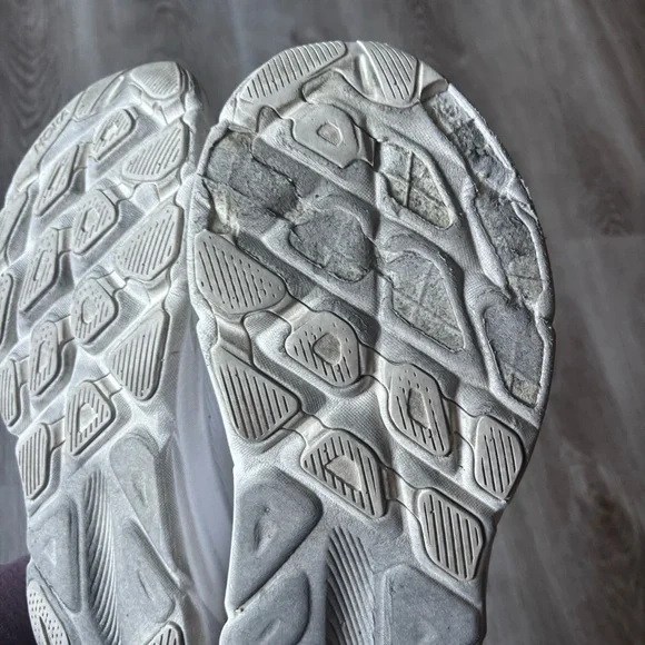 Hoka Clifton 9 size 9 in white - Picture 5 of 11